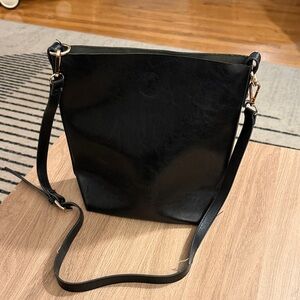 Classic BlackCrossbody Bag -